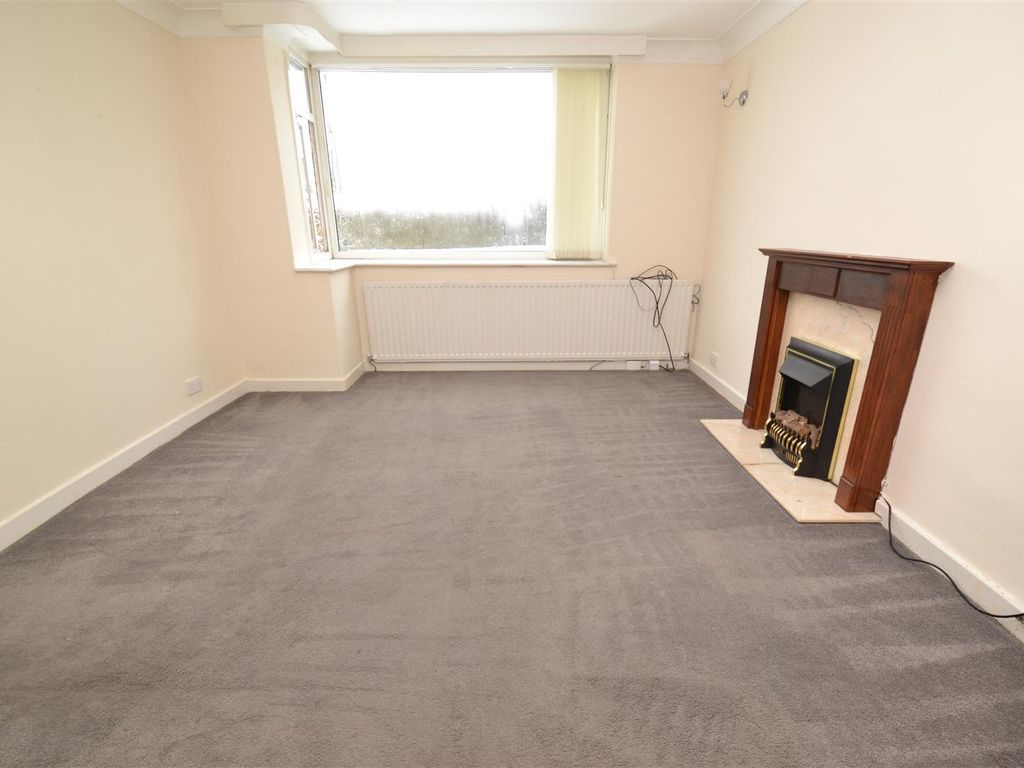 4 bed semidetached house for sale in Weston Vale Road, Queensbury