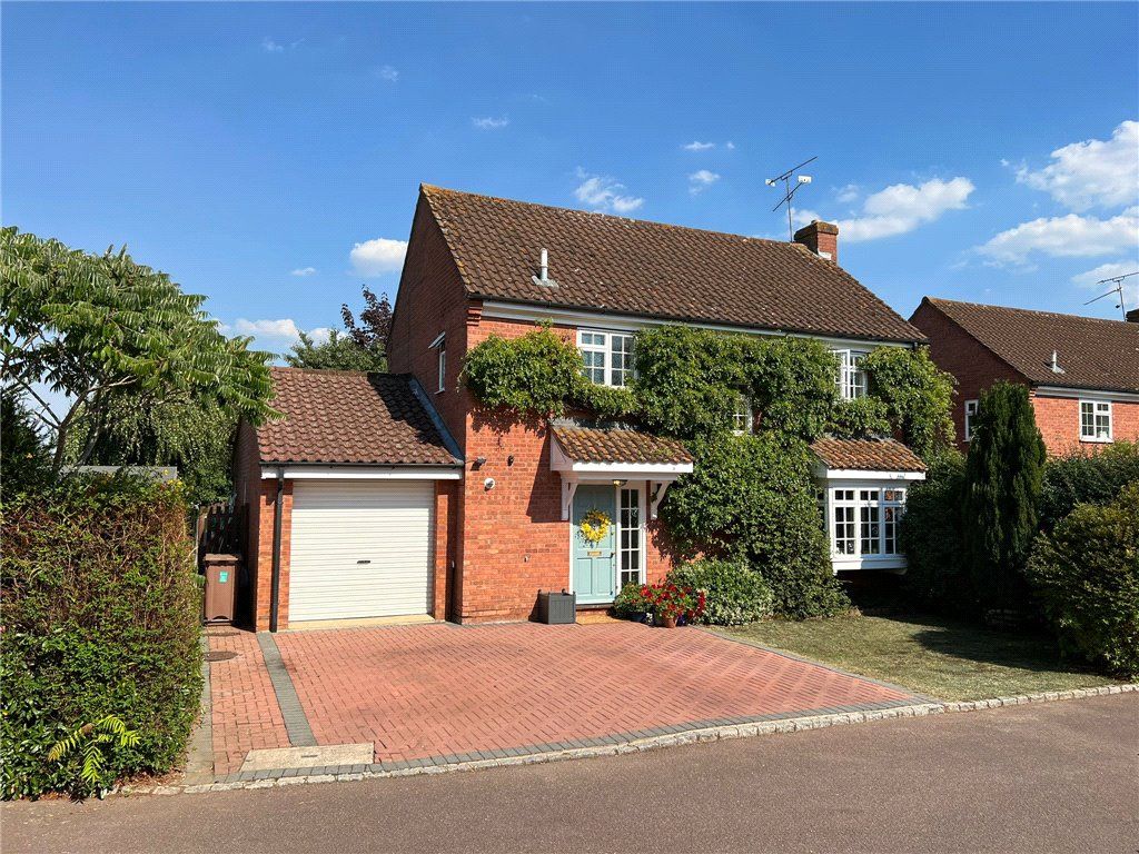 4 bed detached house for sale in Huntingdonshire Close, Wokingham