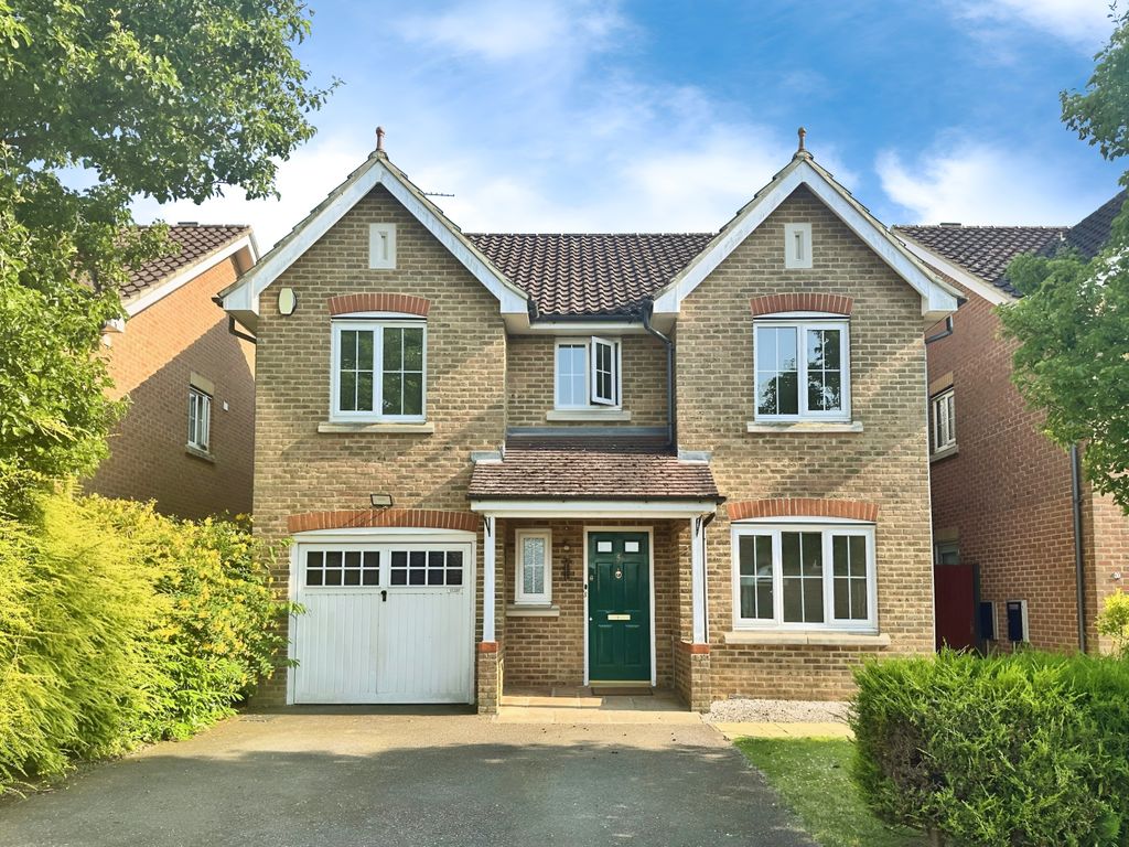 4 bed detached house for sale in Bogarde Drive, Wainscott, Rochester