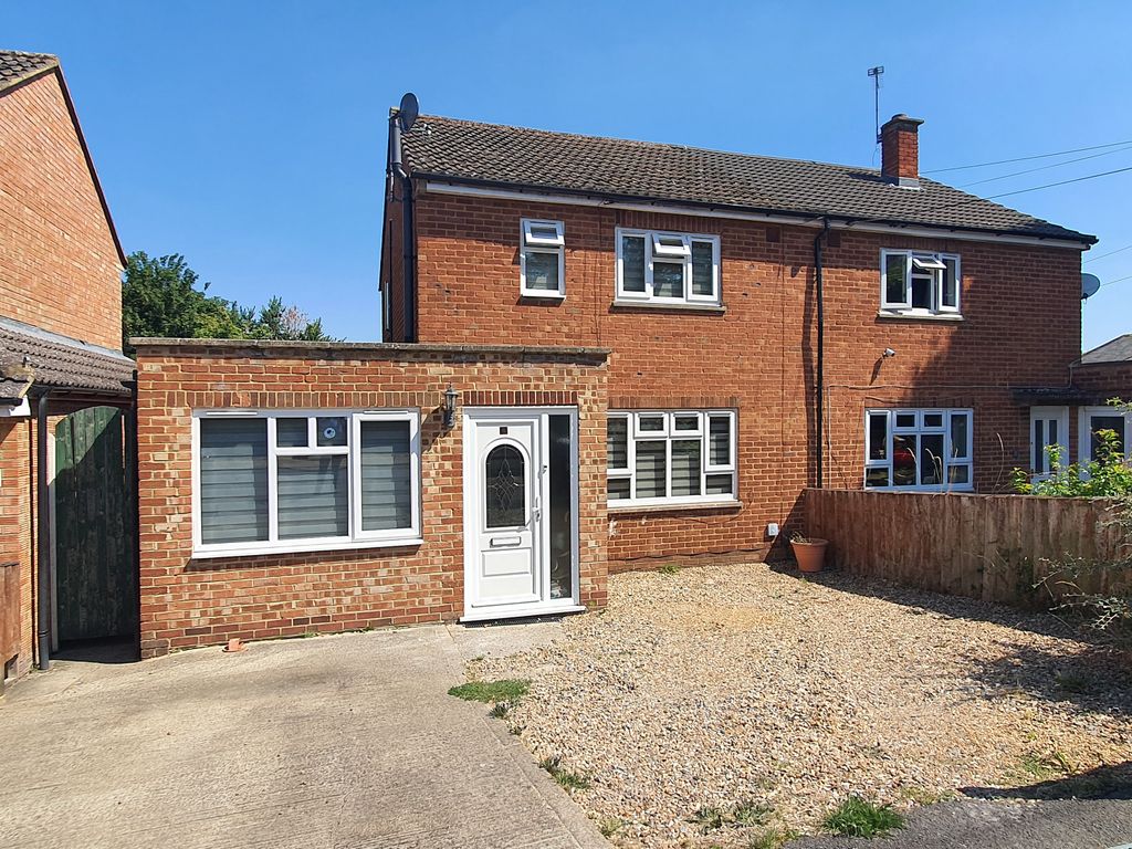 3 bed semidetached house to rent in Pennington Road, Chalfont St. Peter, Gerrards Cross SL9