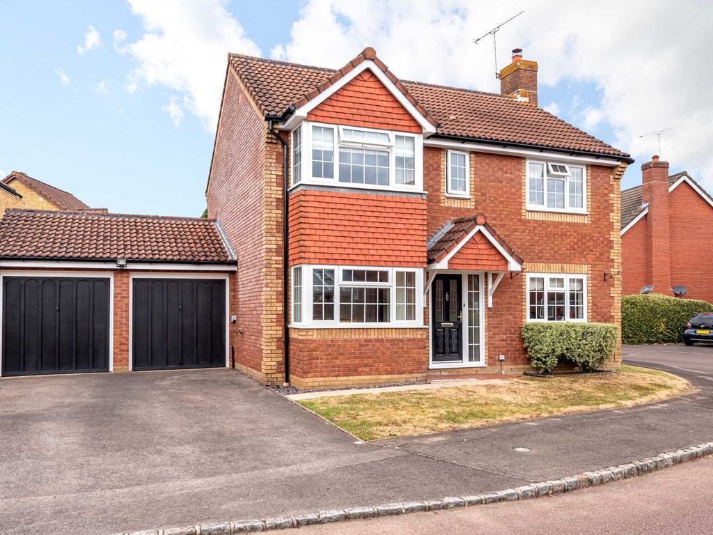 4 bed detached house for sale in Woodward Close, Winnersh RG41 Zoopla