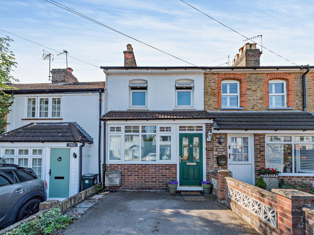 2 bed cottage for sale in New Road, Croxley Green, Rickmansworth WD3, £