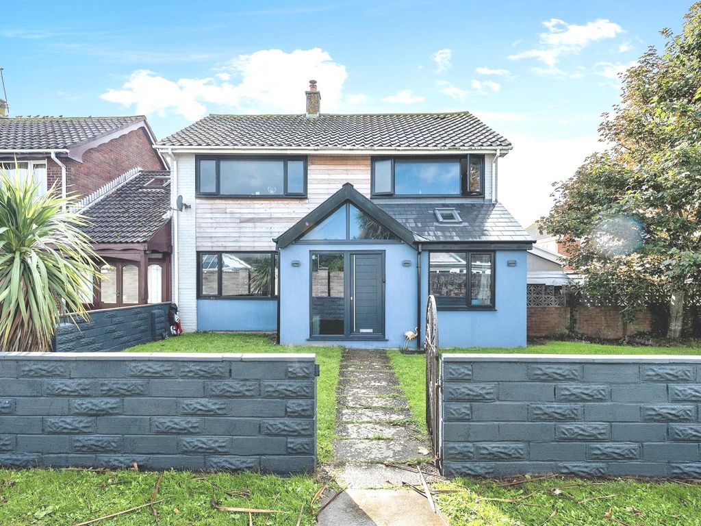4 bed detached house for sale in Shearwater Close, Porthcawl CF36, £