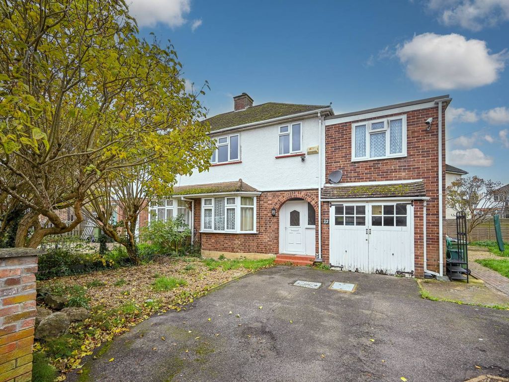 5 bed semidetached house for sale in Saffron Platt, Guildford GU2, £