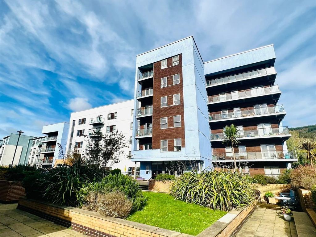 2 bed flat for sale in Mariners Court, Lamberts Road, Marina, Swansea