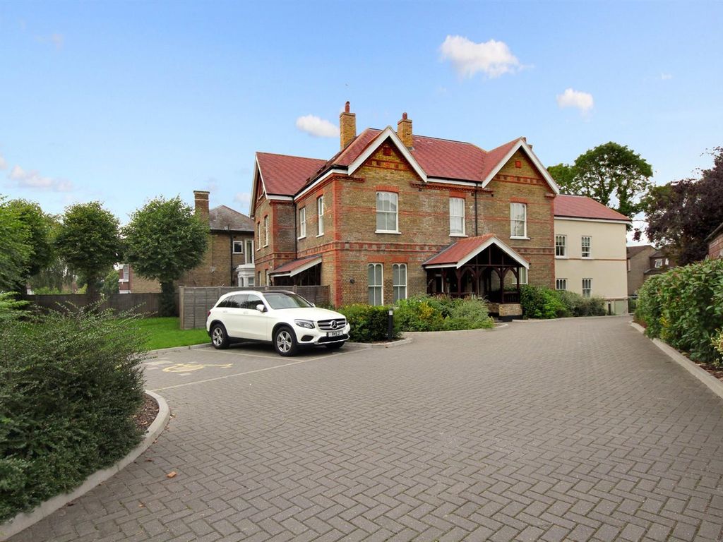 1 bed flat to rent in Castlebar Park, London W5, £1,600 pcm Zoopla