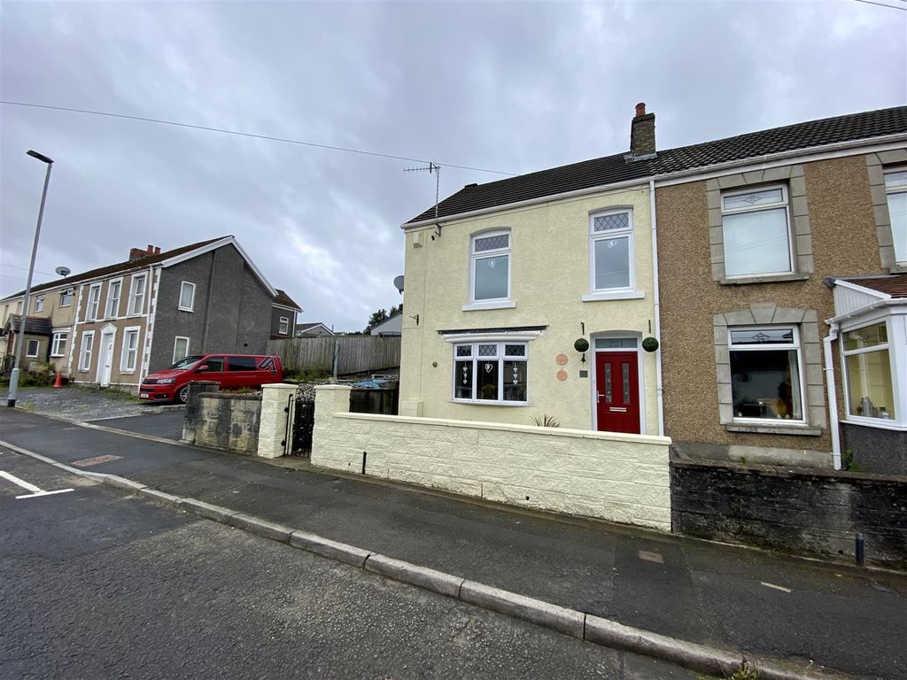3 bed semidetached house for sale in Swansea Road, Waunarlwydd