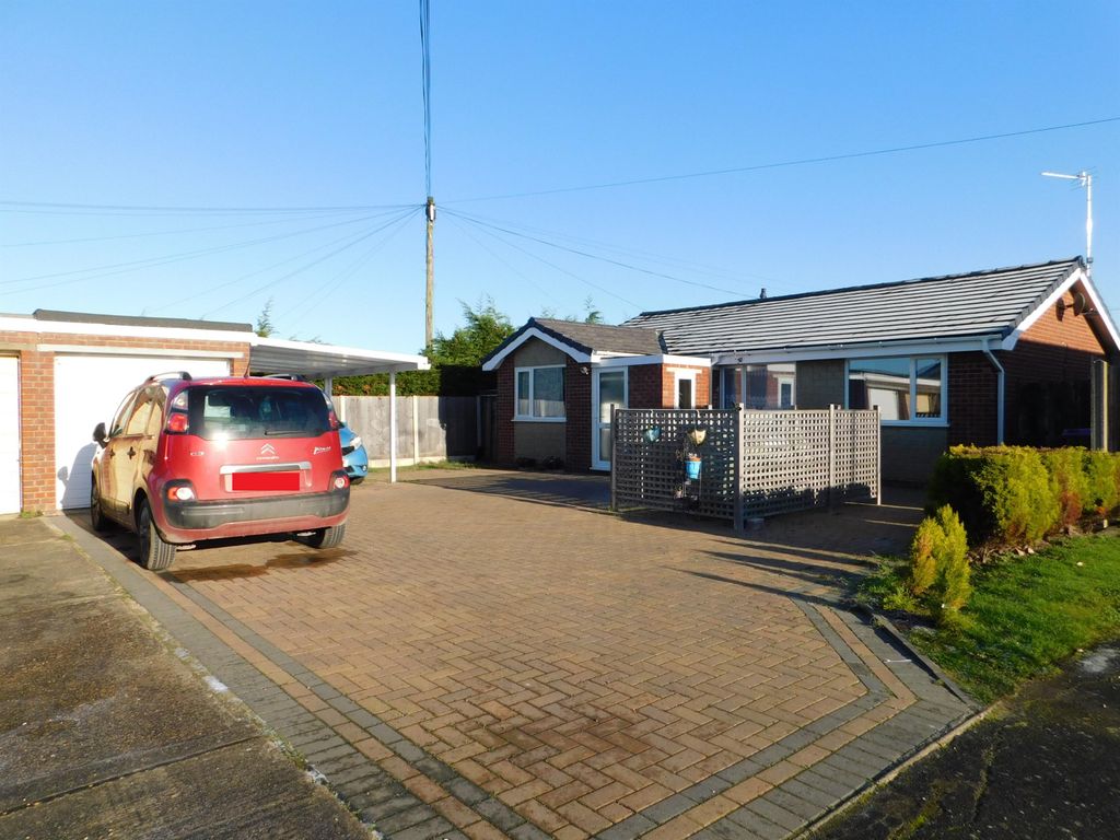 3 bed detached bungalow for sale in Warwick Road, Chapel St. Leonards