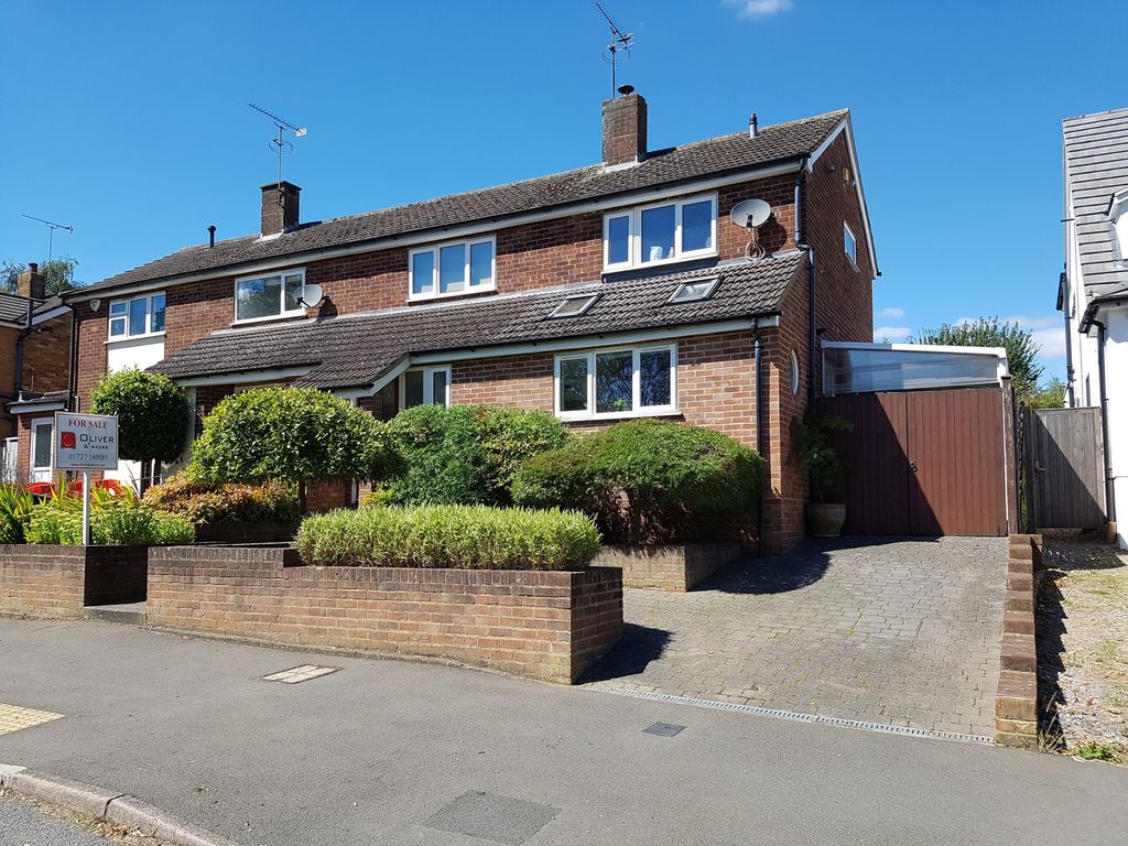 3 bed semidetached house for sale in Sandpit Lane, St Albans AL4, £