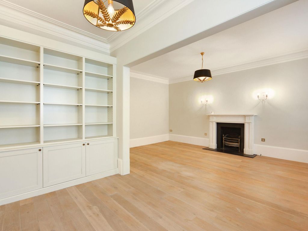 3 bed flat to rent in Cadogan Place, Knightsbridge, London SW1X, £7,583