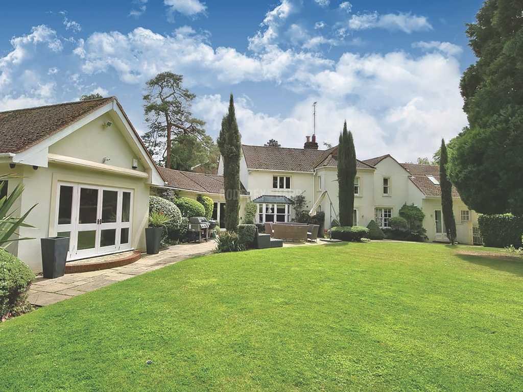 6 bed detached house for sale in Aldenham Road, Letchmore Heath