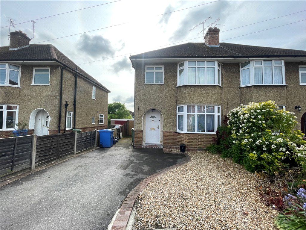 3 bed semidetached house for sale in Crossways, Aldershot, Hampshire