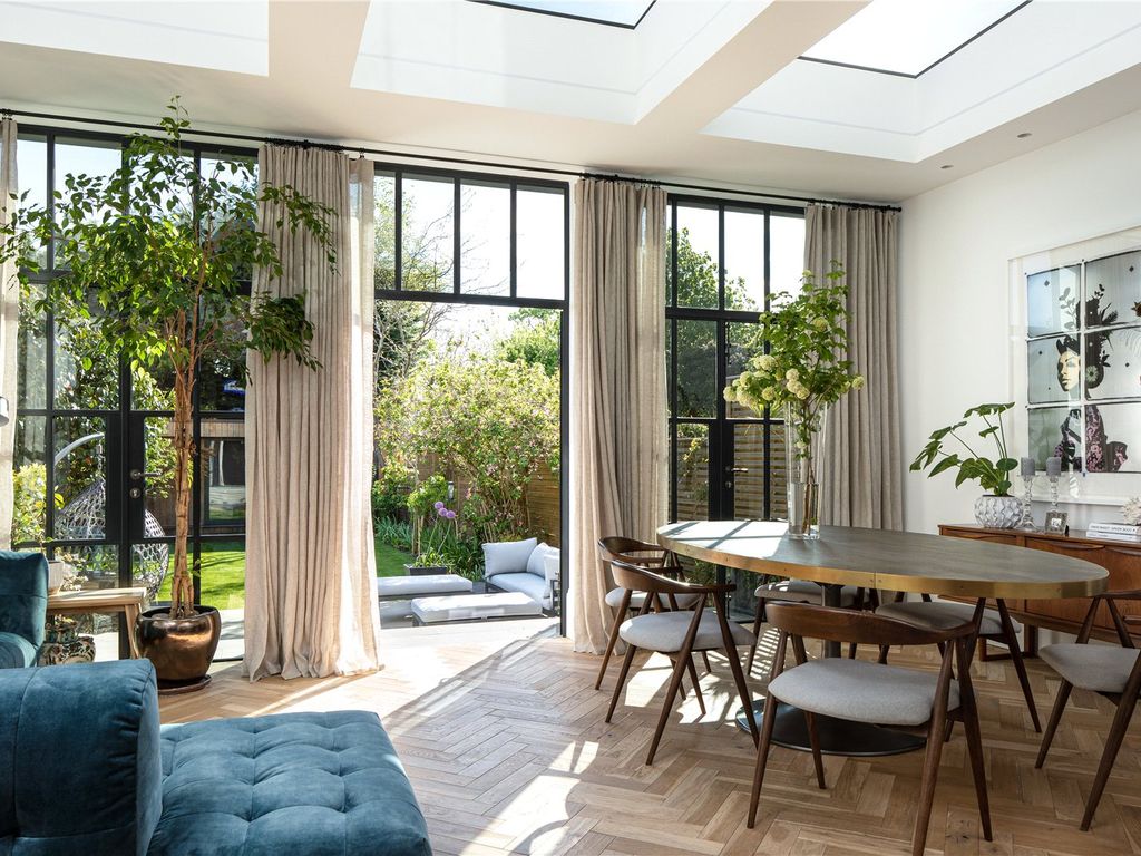 West Hill Road, Putney, London SW18