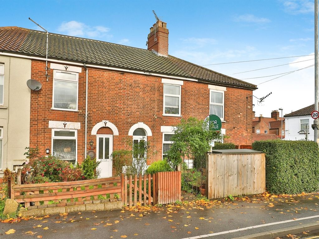 2 bed end terrace house for sale in Magpie Road, Norwich NR3, £220,000