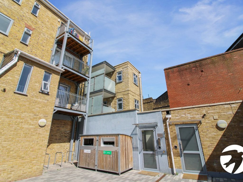 1 bed flat to rent in Court Yard, Eltham, London SE9, £1,300 pcm Zoopla