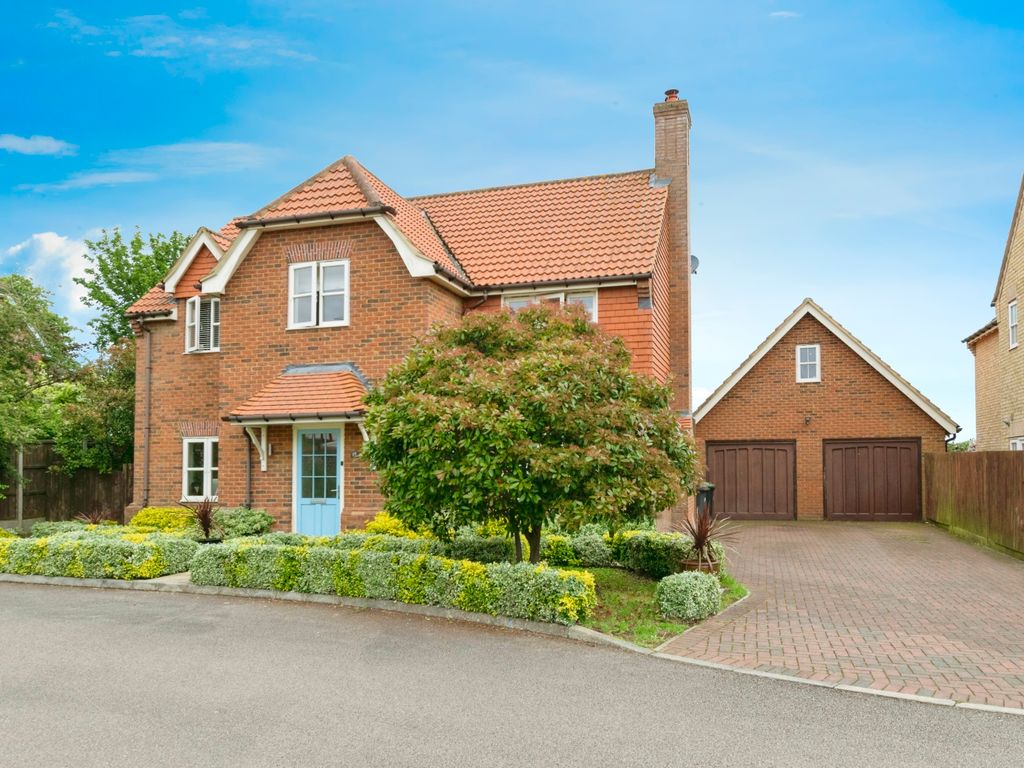 5 bed detached house for sale in Meadowsweet, Lower Stondon, Henlow