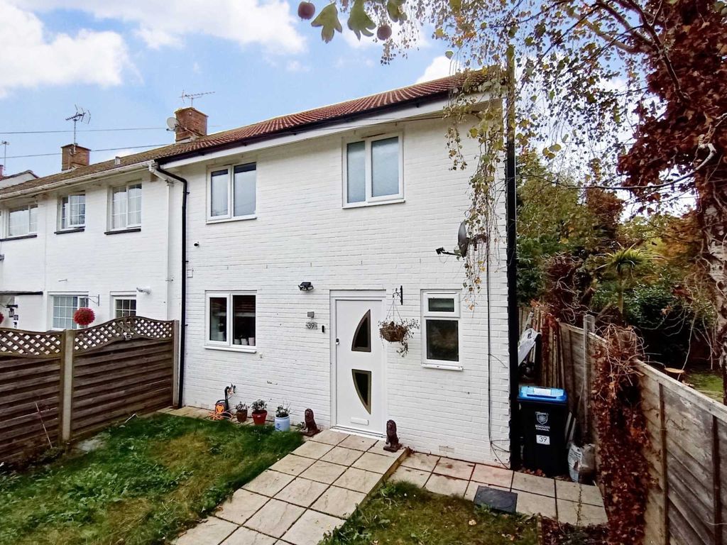 2 bed property for sale in End Close, Hemel Hempstead HP3, £
