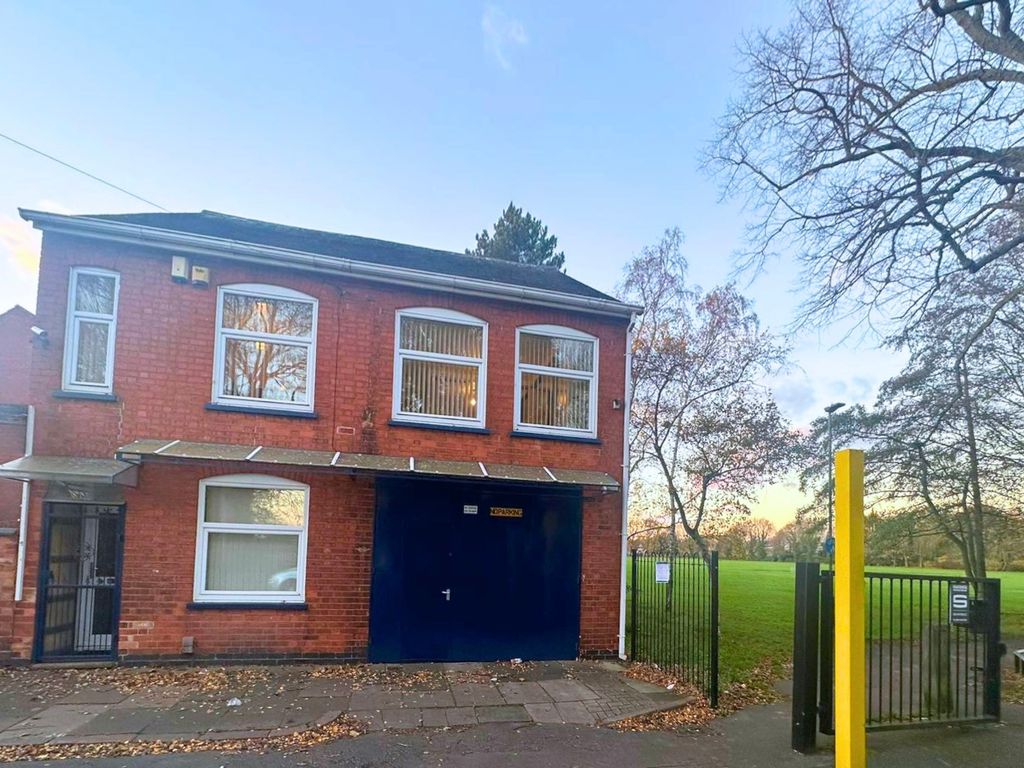 5 bed detached house for sale in Harrison Road, Leicester LE4, £400,000