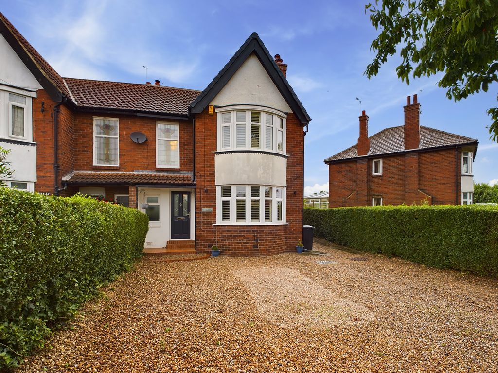 4 bed semidetached house for sale in Common Lane, East Ardsley