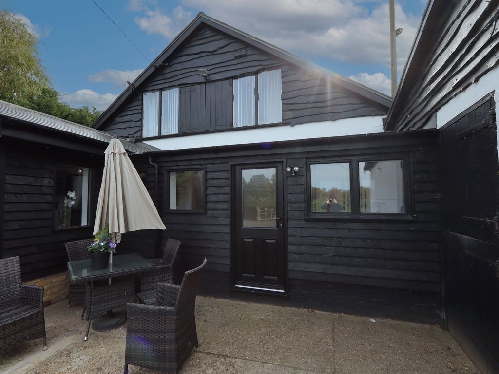 2 bed flat to rent in Greensted Road, Ongar CM5, £1,400 pcm Zoopla