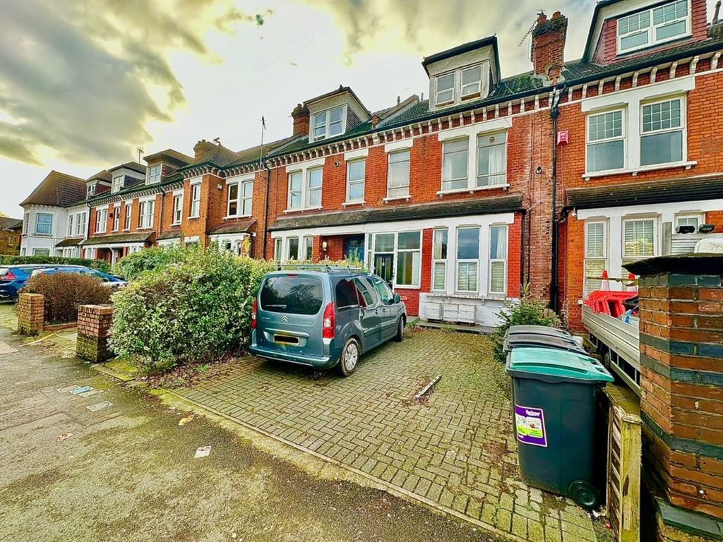 1 bed flat to rent in Bounds Green Road, Wood Green, London N22, £1,300
