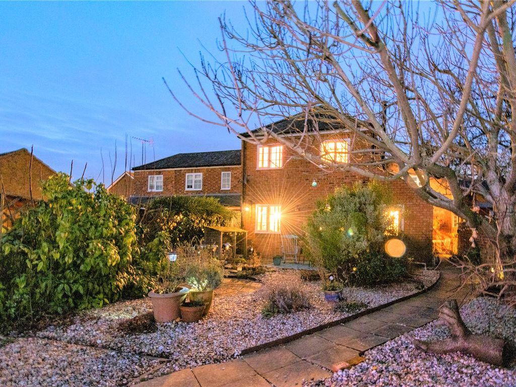 2 bed semidetached house for sale in Manor Close, Harpole, Northampton