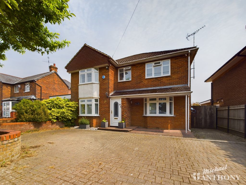 4 bed detached house to rent in Aylesbury Road, Bierton, Aylesbury HP22