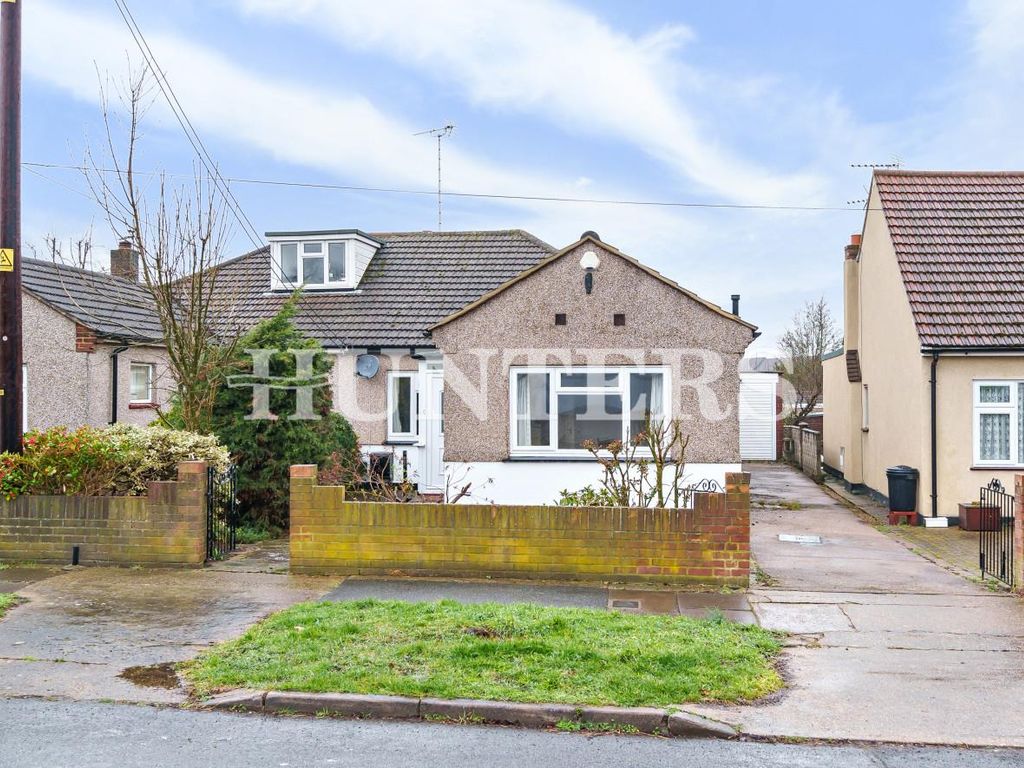 3 bed semidetached bungalow for sale in Cranham Gardens, Cranham