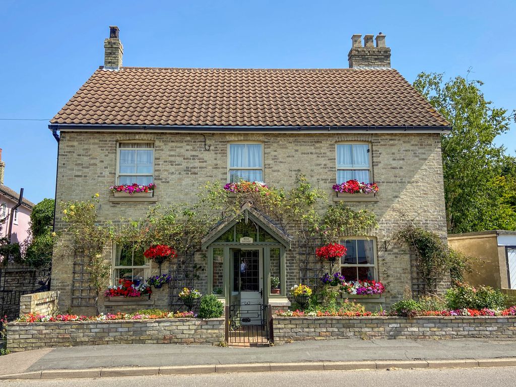 5 bed detached house for sale in Church Road, Hauxton, Cambridge CB22