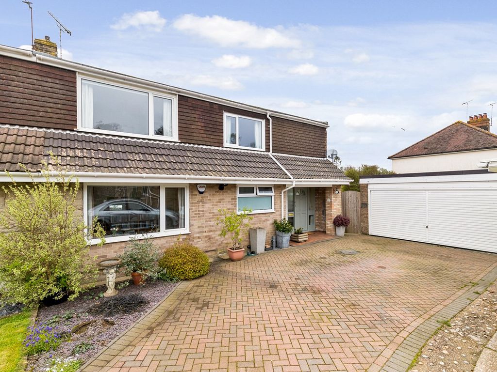 5 bed semidetached house for sale in Oak Drive, Hawkinge, Folkestone