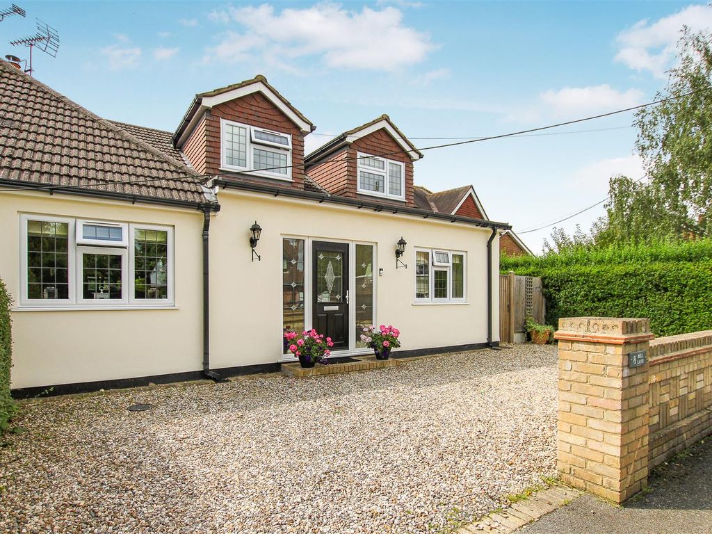 4 bed semidetached bungalow for sale in Mill Lane, Kelvedon Hatch