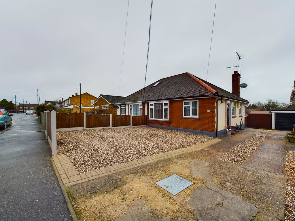 2 bed bungalow for sale in Croft Road, Benfleet SS7 Zoopla