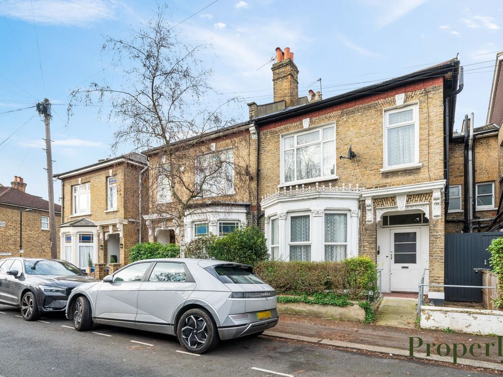 4 bed semidetached house for sale in Glengarry Road, East Dulwich