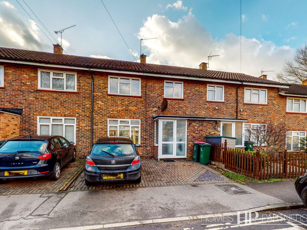 3 bed terraced house to rent in Priors Walk, Crawley RH10, £1,600 pcm