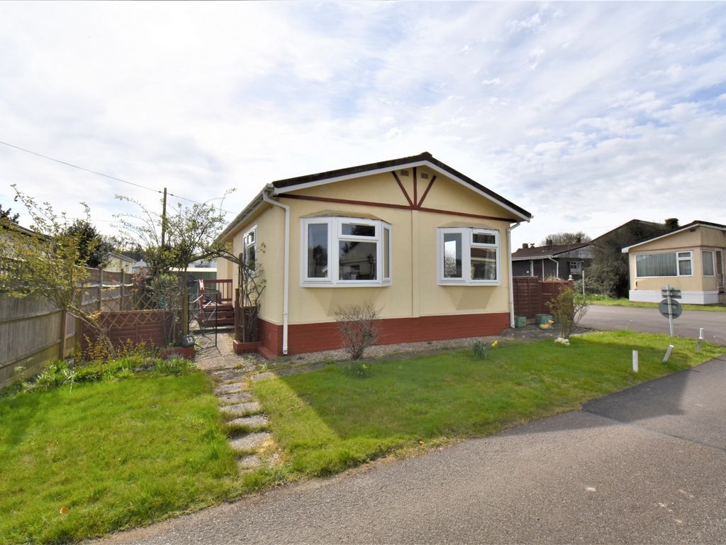 2 bed bungalow for sale in East Hill Road, Knatts Valley, Sevenoaks