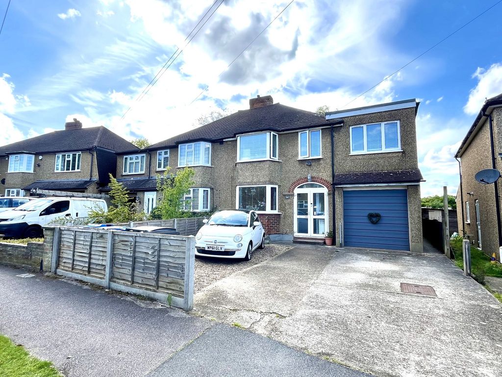 5 bed semidetached house for sale in Devon Way, Chessington, Surrey