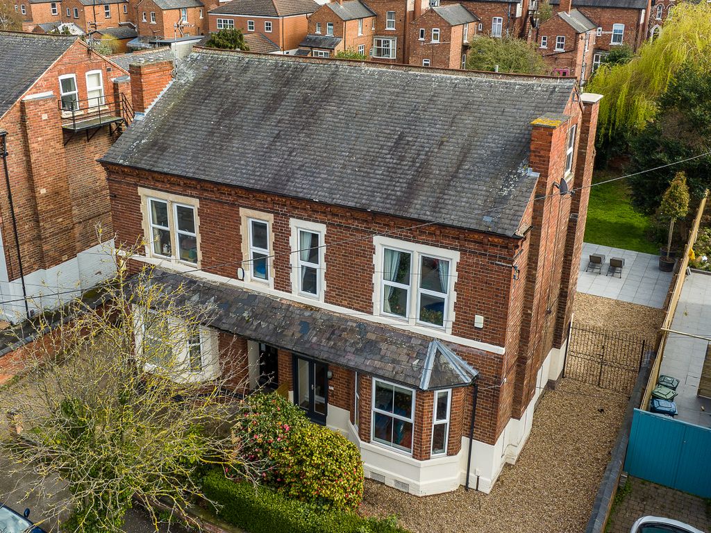 5 bed semidetached house for sale in Henry Road, West Bridgford