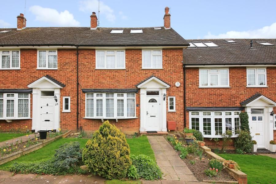 4 bed property to rent in Ravenswood Park, Northwood HA6 Zoopla