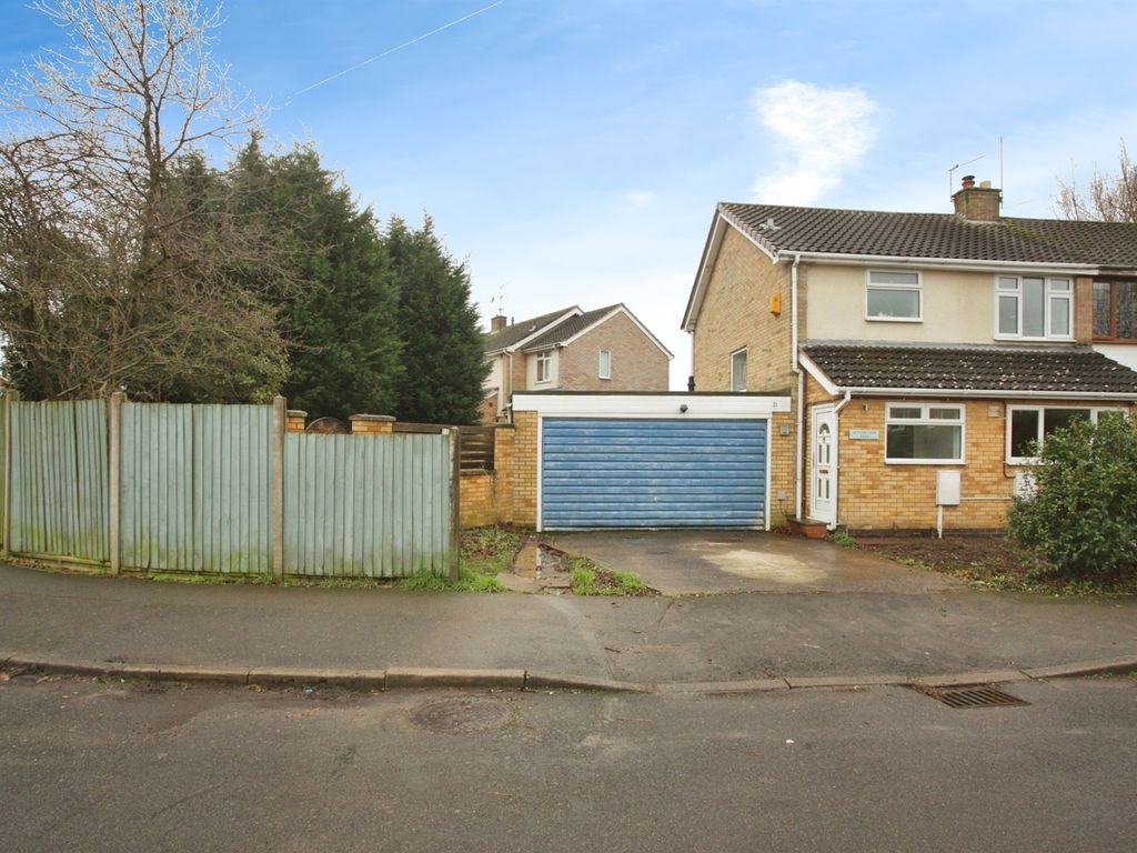 3 bed semidetached house for sale in Tennyson Road, Hinckley LE10, £