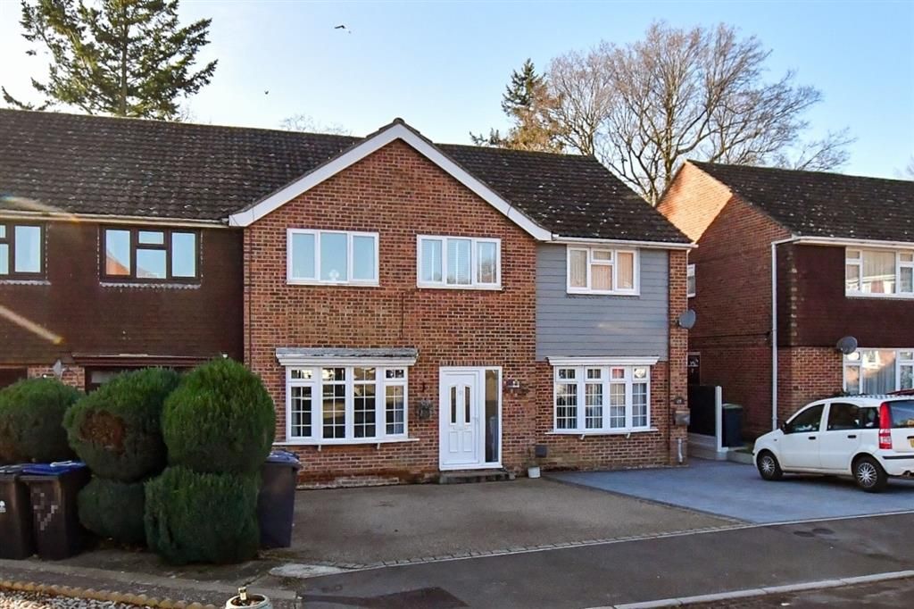 3 bed terraced house for sale in Chestnut Drive, Sturry, Canterbury