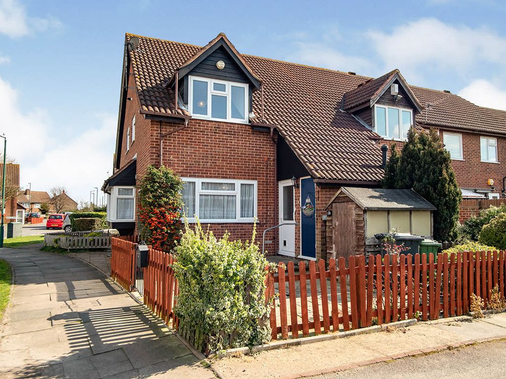 1 bed end terrace house for sale in Knights Manor Way, Dartford, Kent