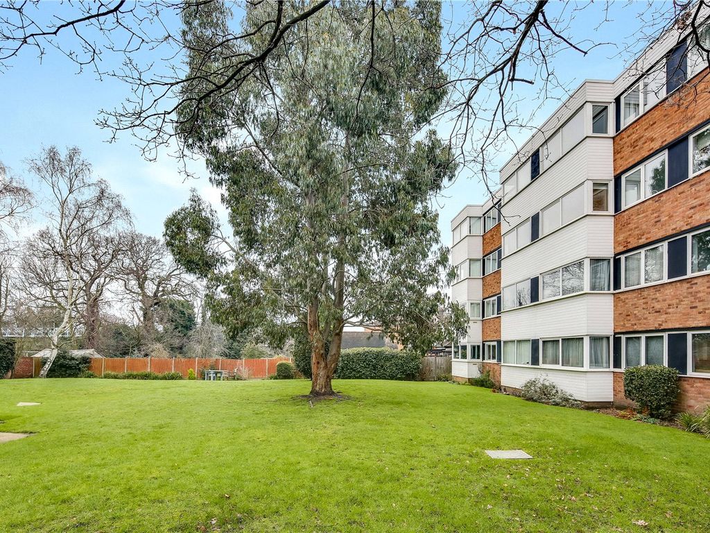 2 bed flat for sale in Trent Court, New Wanstead, London E11 Zoopla