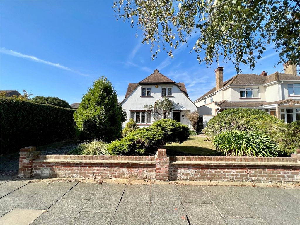 3 bed detached house for sale in The Broadway, Thorpe Bay SS1, £795,000 Zoopla