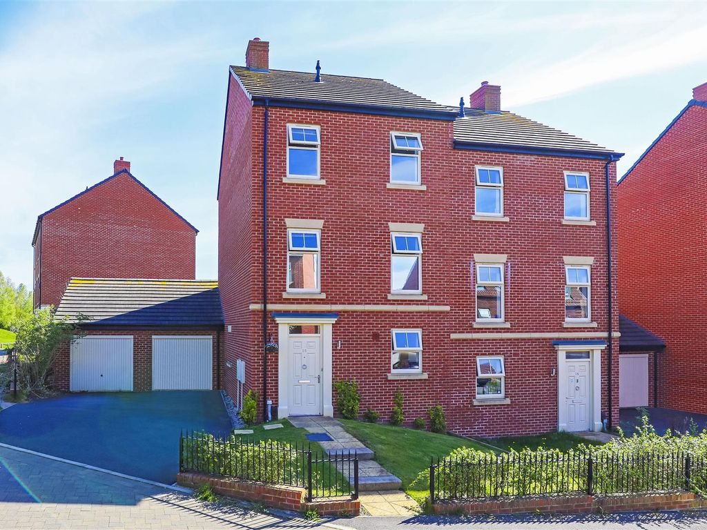 Weaving Gardens, Sherwood, Nottinghamshire NG5  