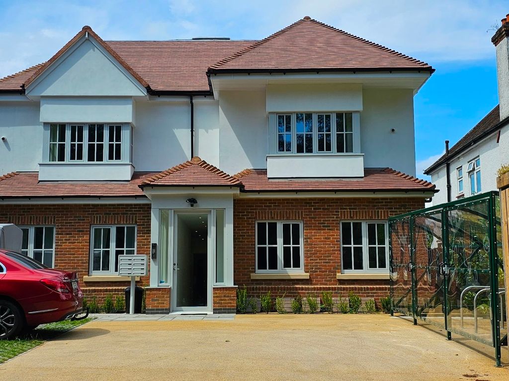 2 bed flat for sale in Addington Road, Selsdon, South Croydon CR2, £