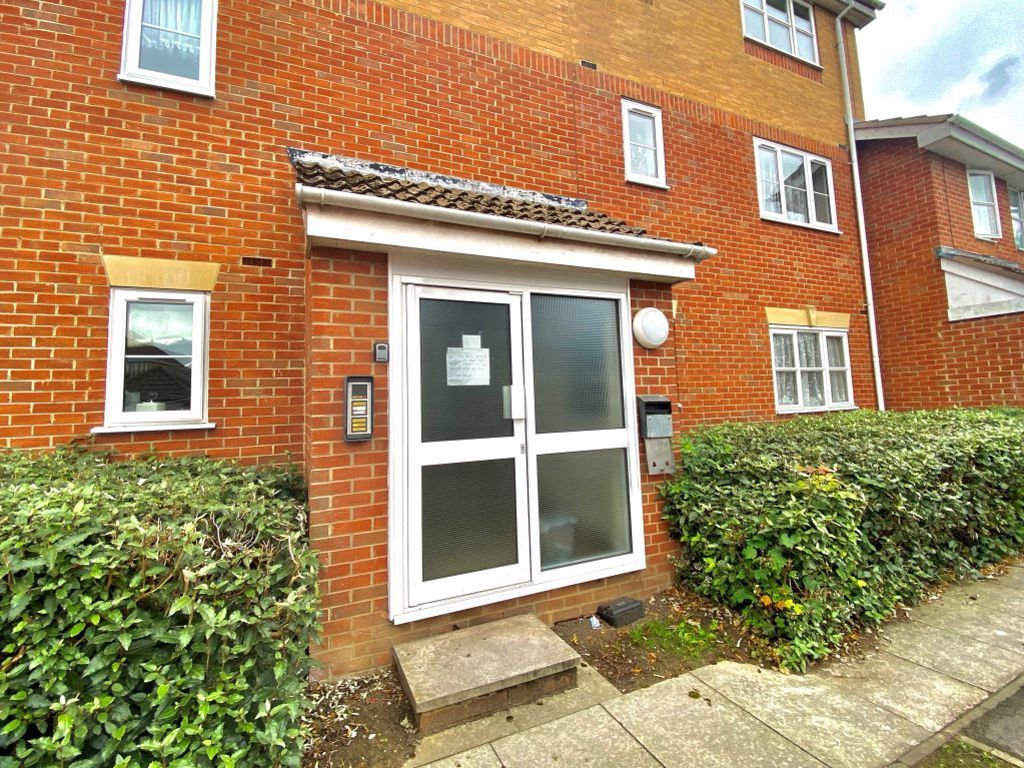 2 bed flat to rent in Botham Drive, Slough SL1 Zoopla