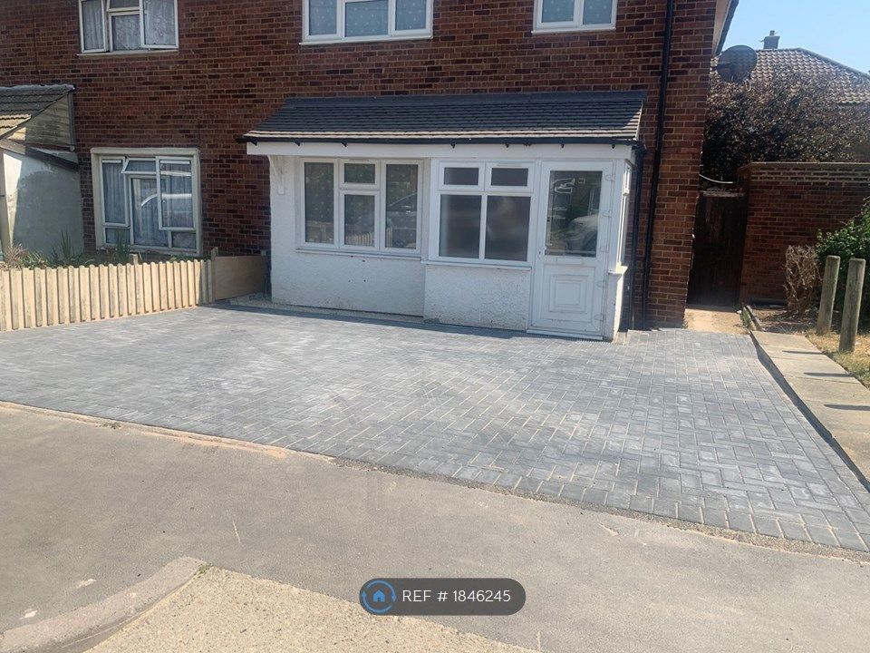 3 bed semidetached house to rent in Blyth Avenue, SouthendOnSea SS3