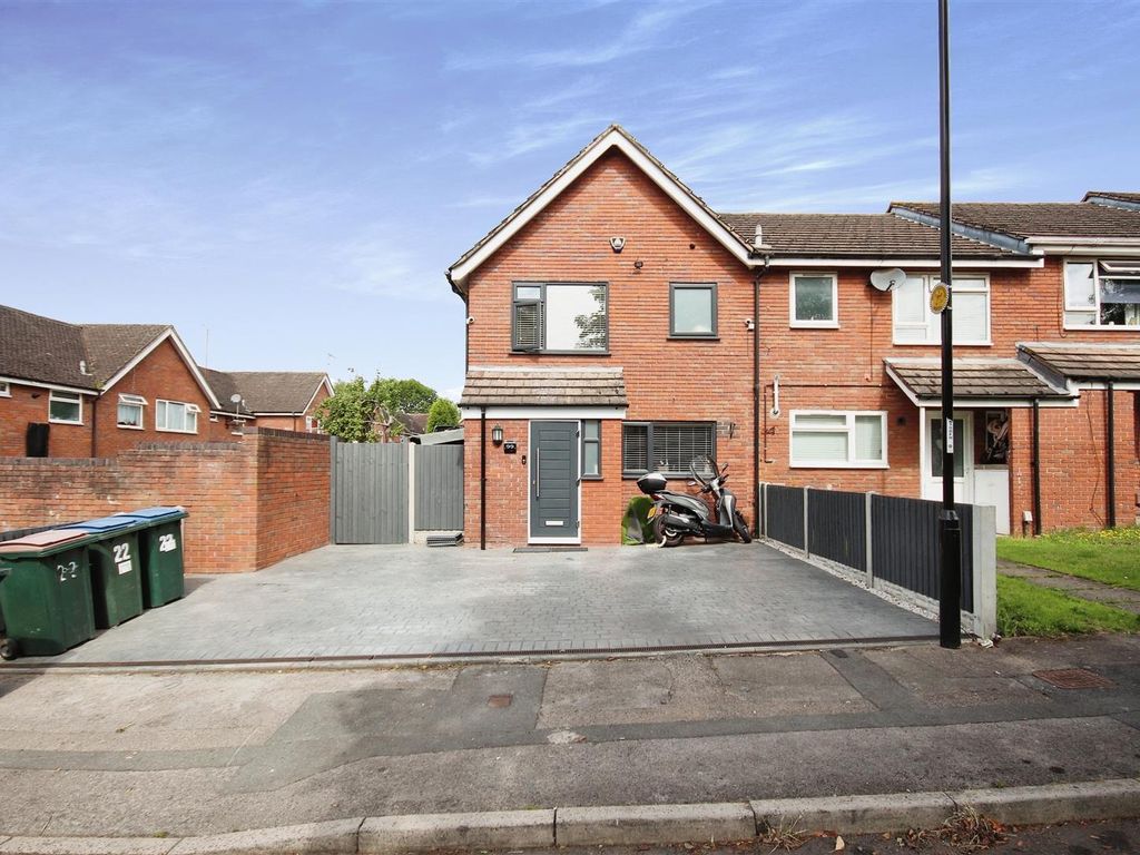 3 bed end terrace house for sale in Basford Brook Drive, Longford
