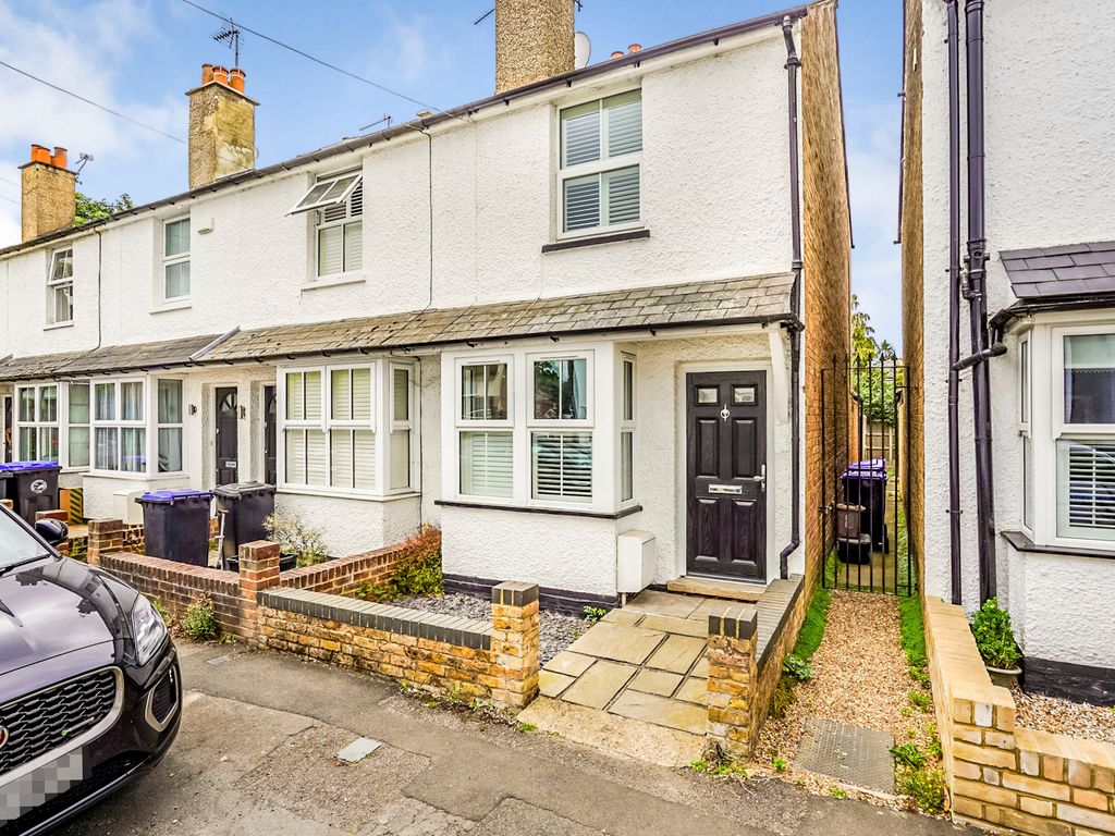2 bed end terrace house for sale in Pinewood Close, Gerrards Cross