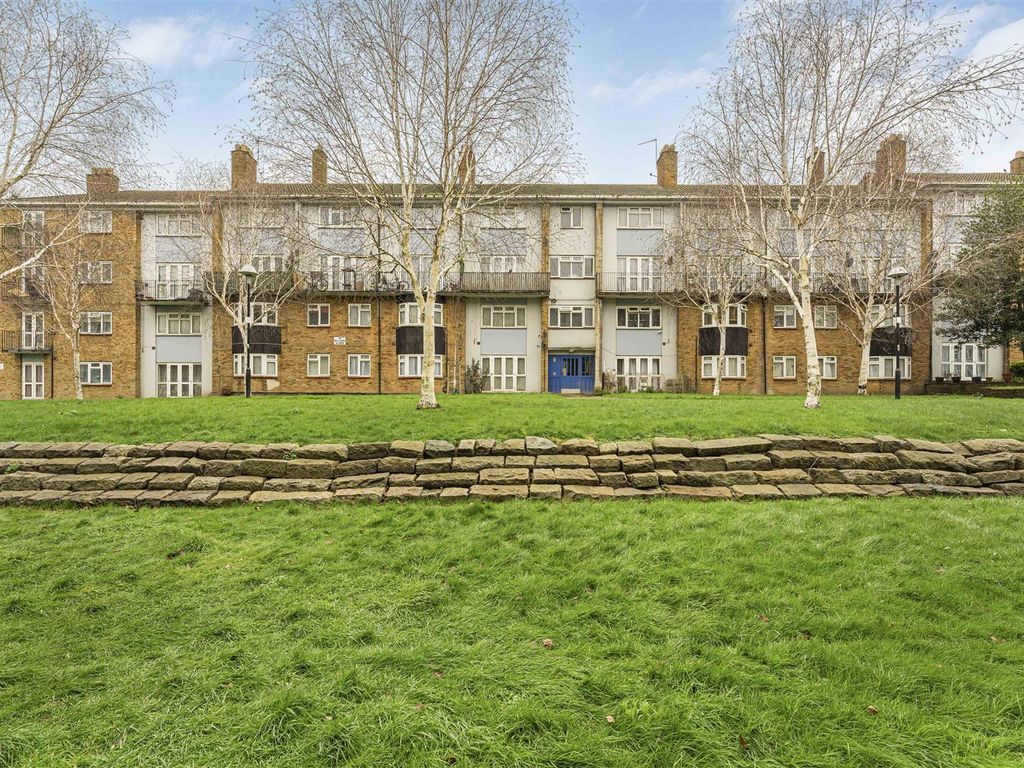 2 bed for sale in Crosbie House, Prospect Hill, Walthamstow